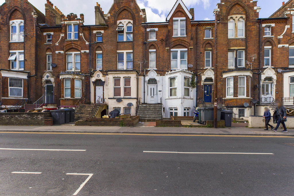 Martin & Co Folkestone 1 bedroom Apartment Let in Folkestone Road, Dover