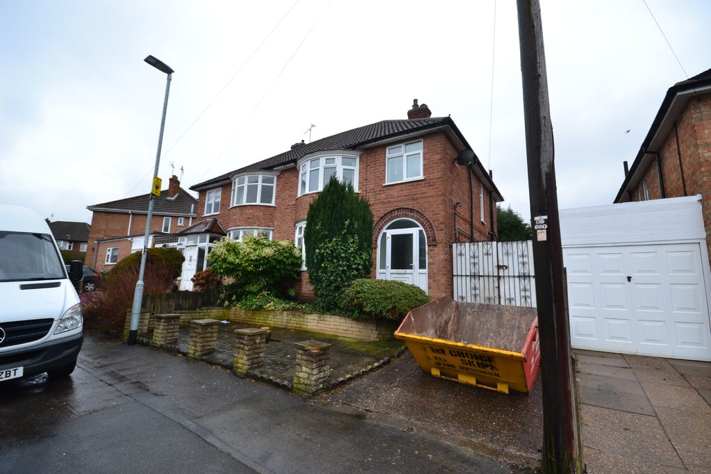 Martin Co Leicester 3 Bedroom Semi Detached House Let In