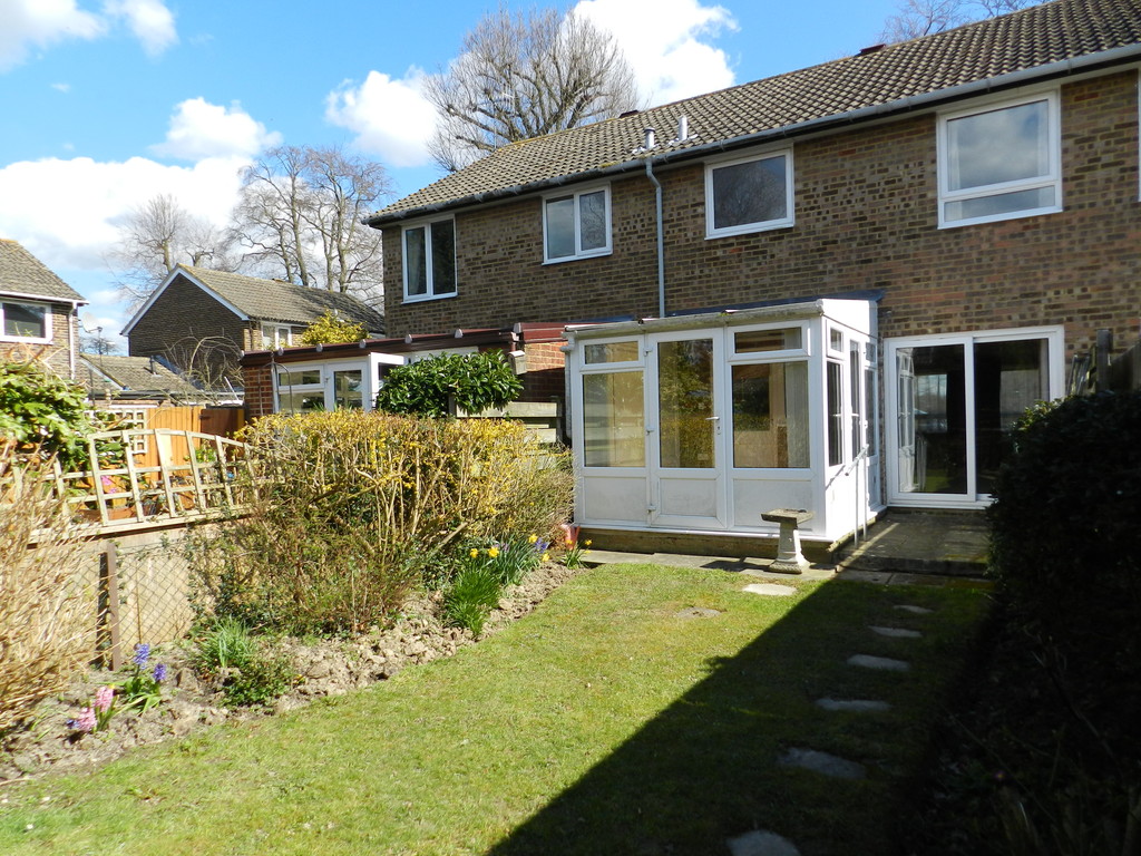 Martin & Co Crawley 3 bedroom Terraced House Let in Pound Hill, Crawley