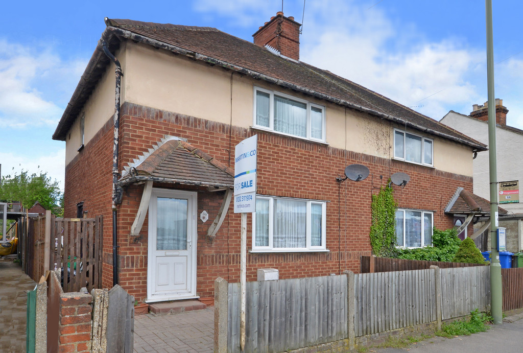 Martin & Co Aldershot 3 bedroom SemiDetached House Let in Lower