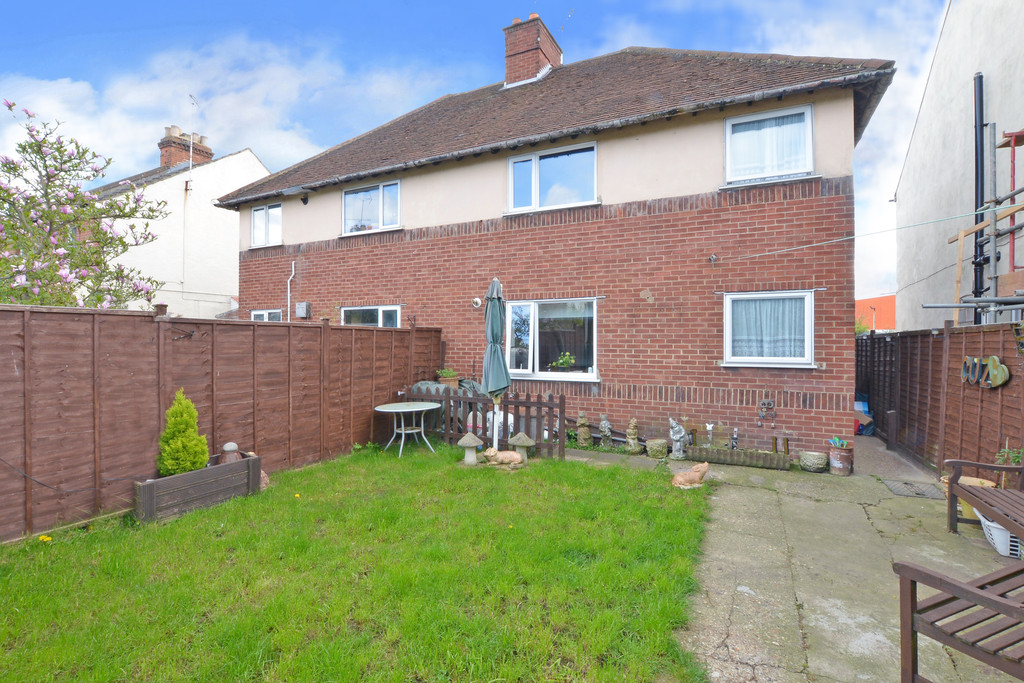 Martin & Co Aldershot 3 bedroom SemiDetached House Let in Lower