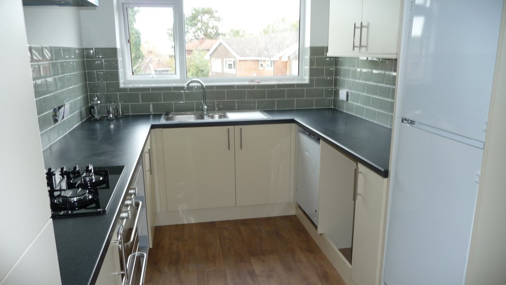 Martin Co Guildford 2 Bedroom Apartment Let In Beech Court