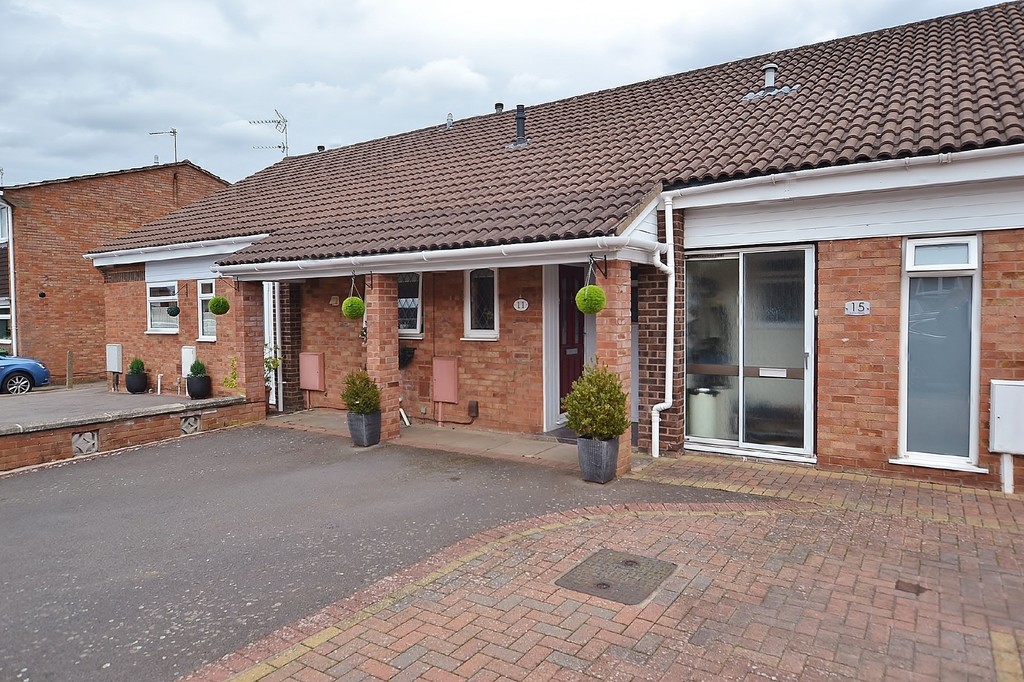 Martin & Co Leamington Spa 2 bedroom Terraced Bungalow Let in Erica