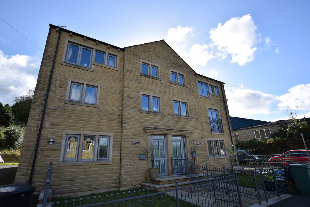Martin & Co Huddersfield 3 bedroom Apartment To Let in Banks Road