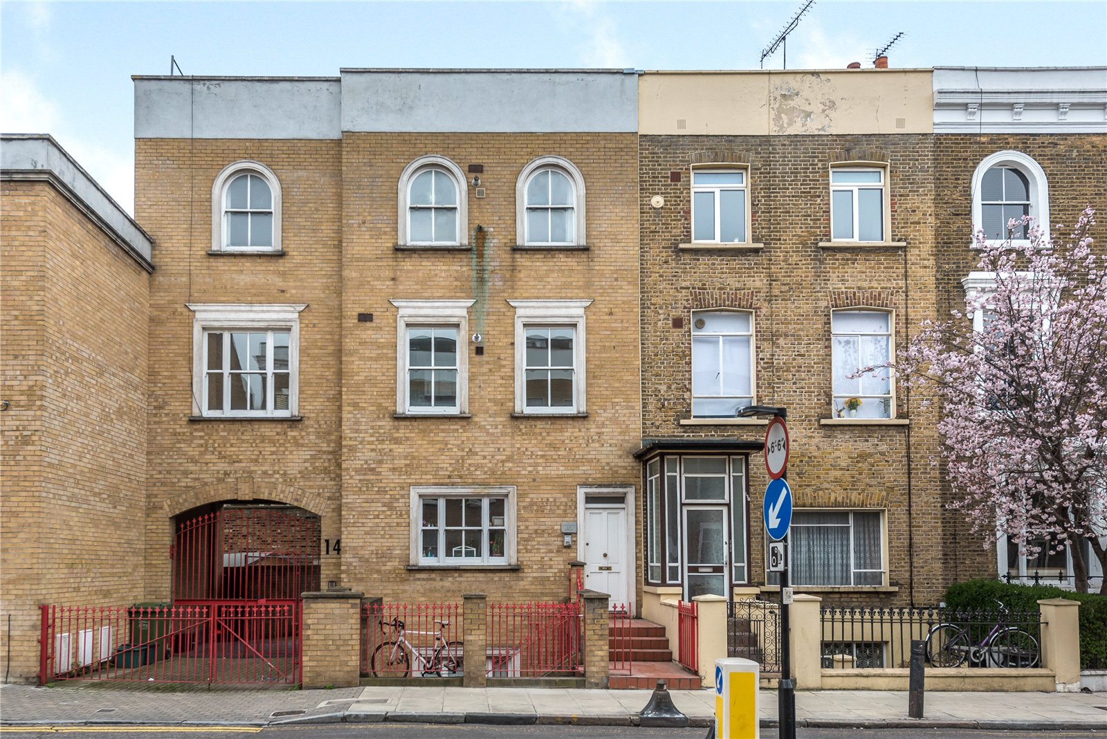 Estate agents and letting agents in the UK. Houses, flats and new homes