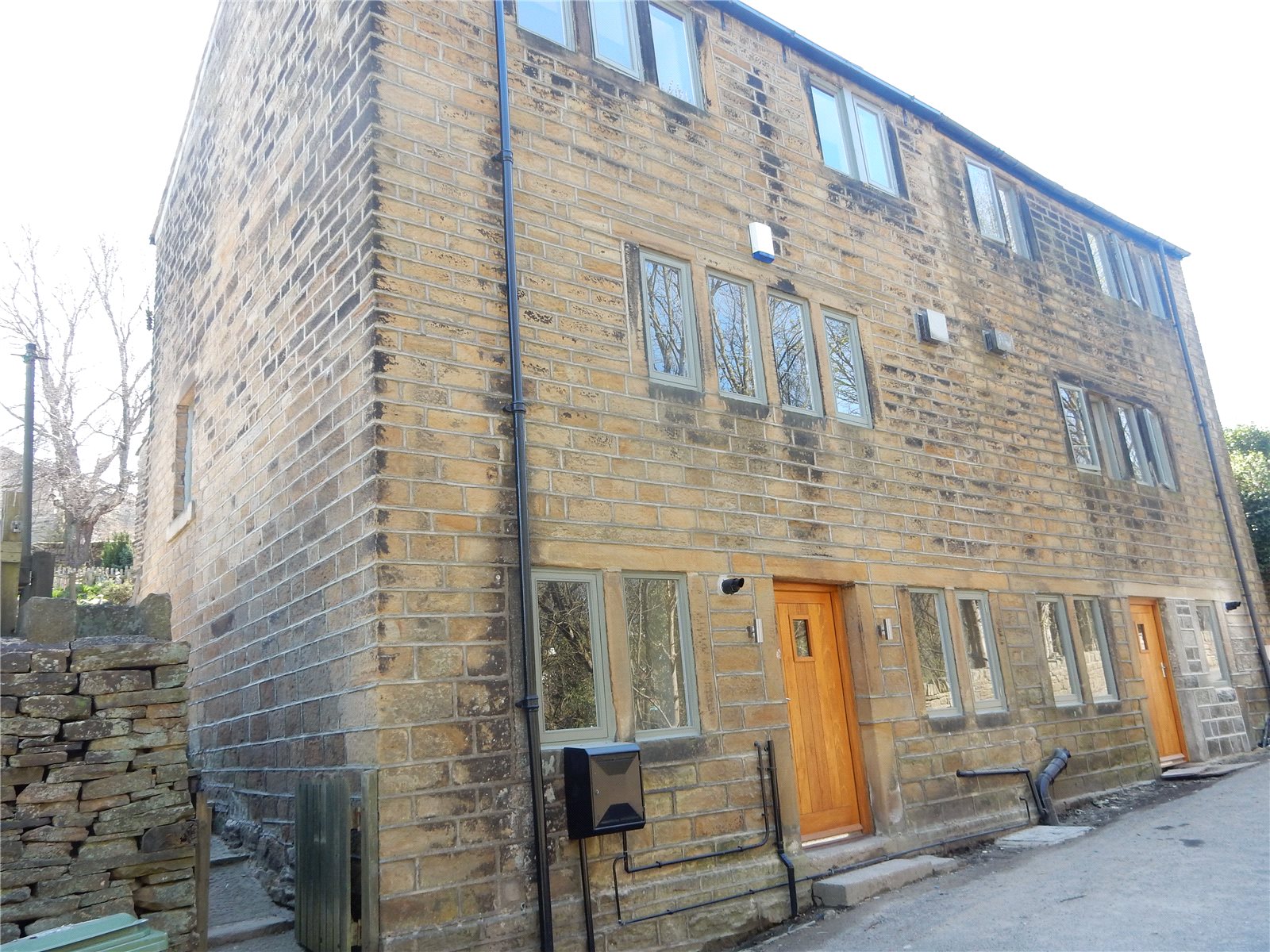 Whitegates Huddersfield 2 Bedroom House Sstc In Dock Hill Netherthong