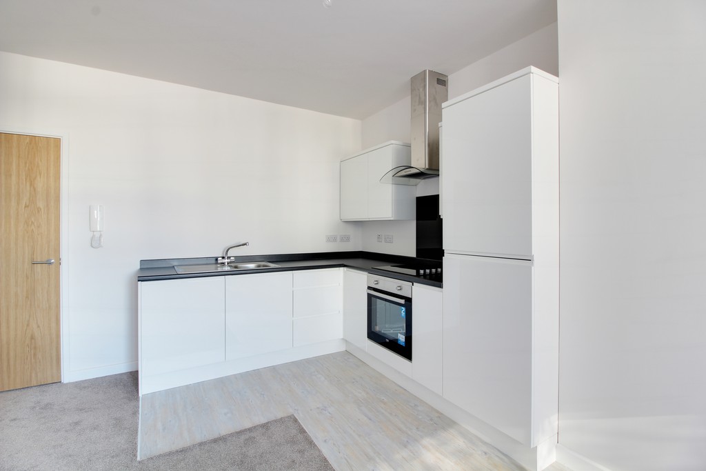 Martin & Co Southend-on-Sea 2 bedroom Apartment Let in The Pinnacle