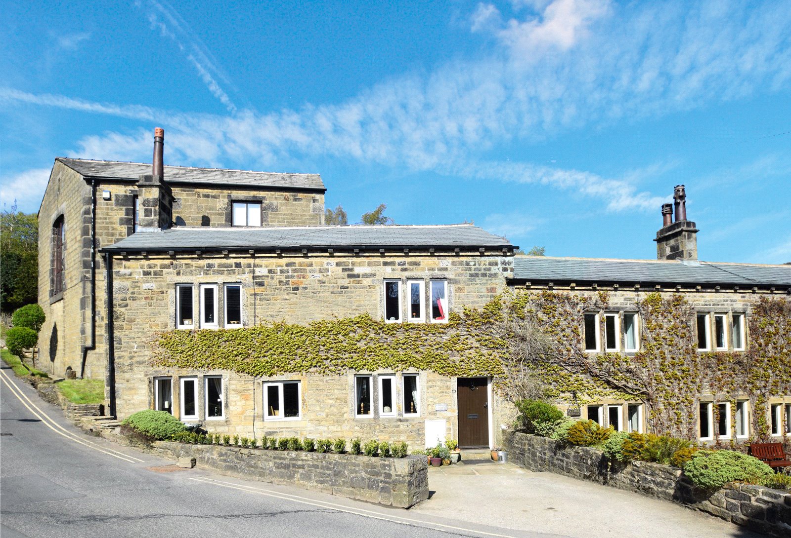 Whitegates Keighley 3 bedroom House for sale in Goose Eye Oakworth