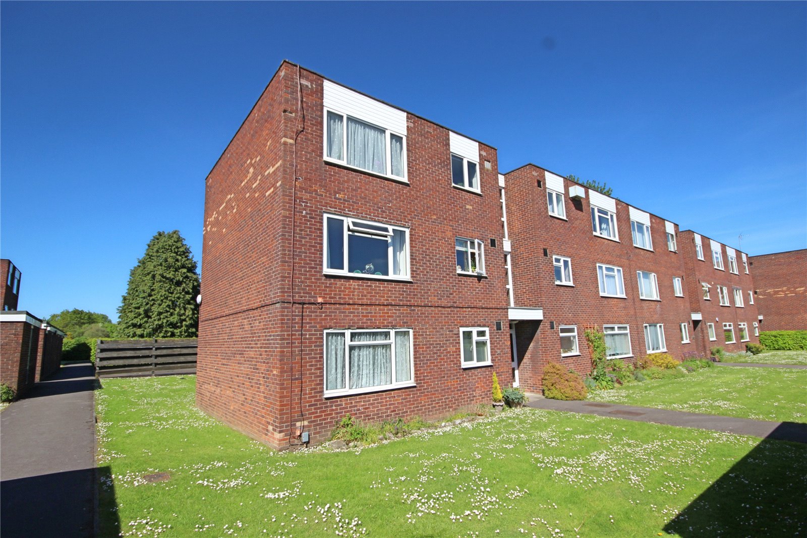 CJ Hole Bradley Stoke 2 bedroom Flat to rent in Littleton Court