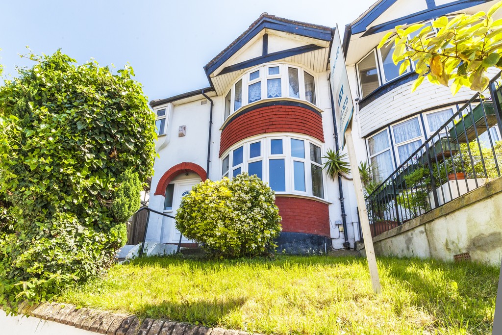 Martin & Co Streatham 4 bedroom Terraced House Let in Knollys Road