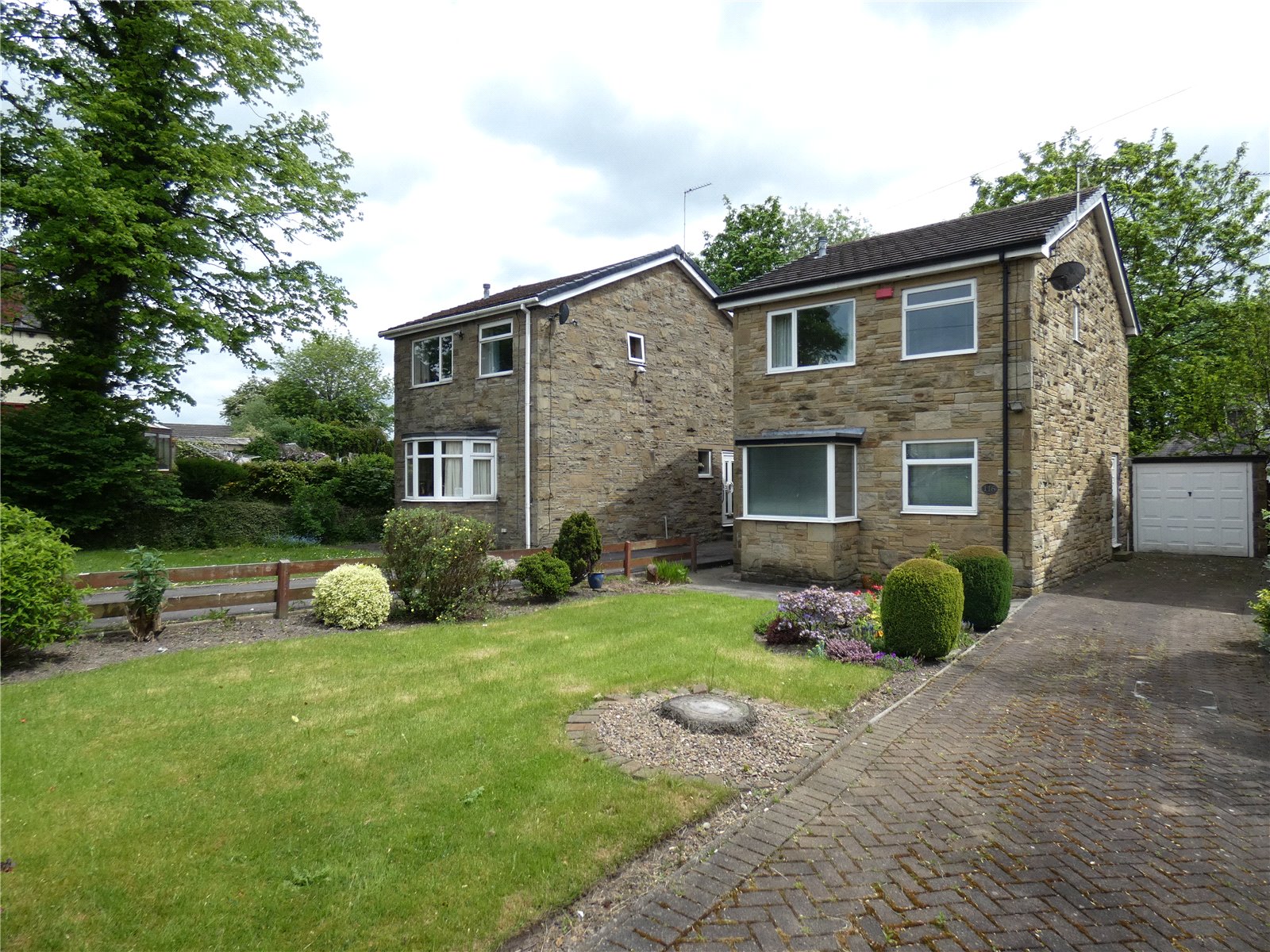 Whitegates Cleckheaton 3 bedroom House for sale in Oxford Road Gomersal BD19 Whitegates