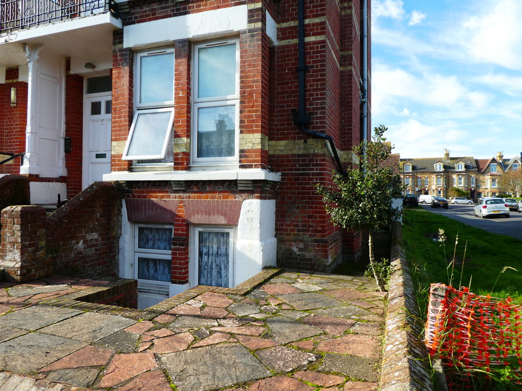 Martin & Co Littlehampton 2 bedroom Apartment Let in St Catherines Road