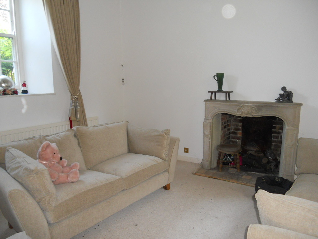 Martin Co Uckfield 2 Bedroom Detached House Let In Lewes East