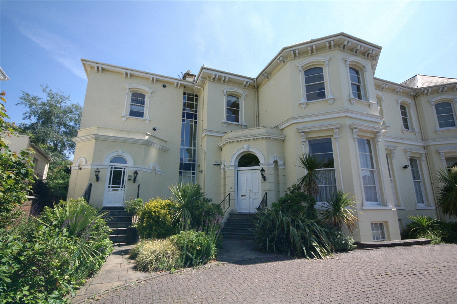 CJ Hole Cheltenham 3 bedroom Flat to rent in Victoria Mansions Malvern