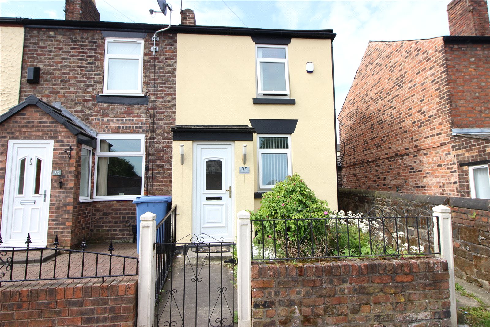 Whitegates West Derby 2 Bedroom Cottage Sstc In Eaton Road