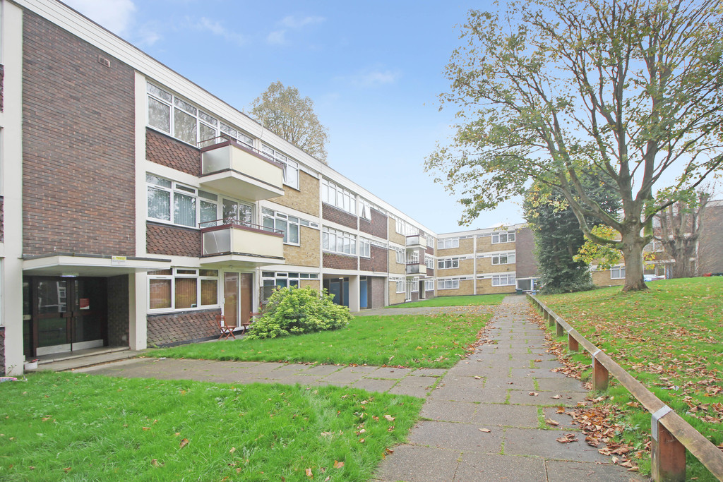 Martin & Co Crawley 2 bedroom Flat Let in Deerswood Court, Ifield, Crawley