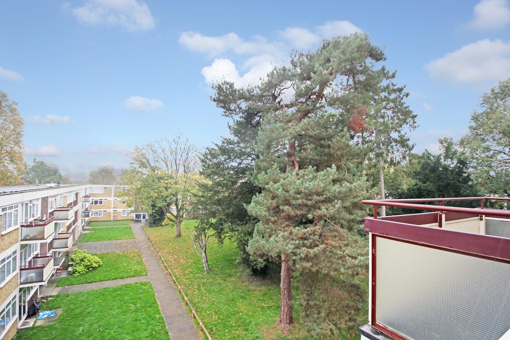 Martin & Co Crawley 2 bedroom Flat Let in Deerswood Court, Ifield, Crawley