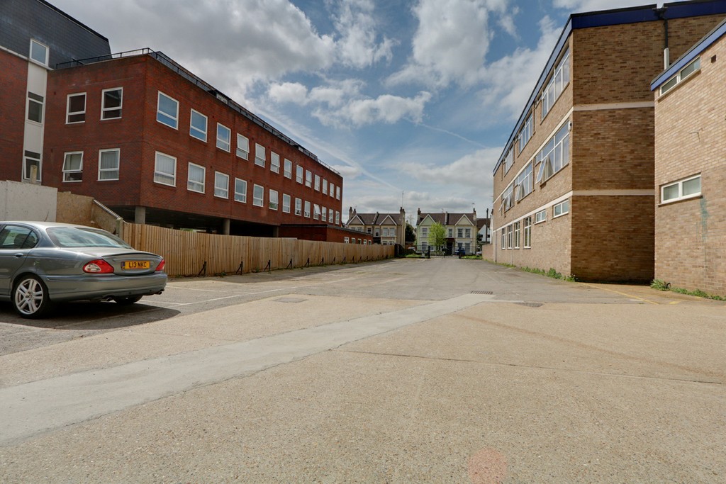 Martin & Co SouthendonSea 2 bedroom Apartment Let Agreed in The