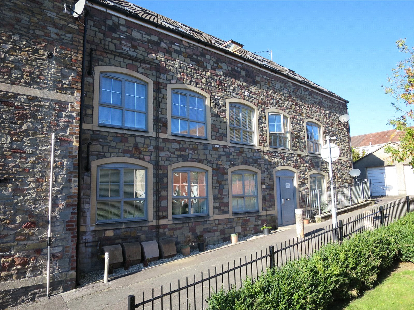 CJ Hole Kingswood 2 bedroom Flat to rent in Fountain Mill, St