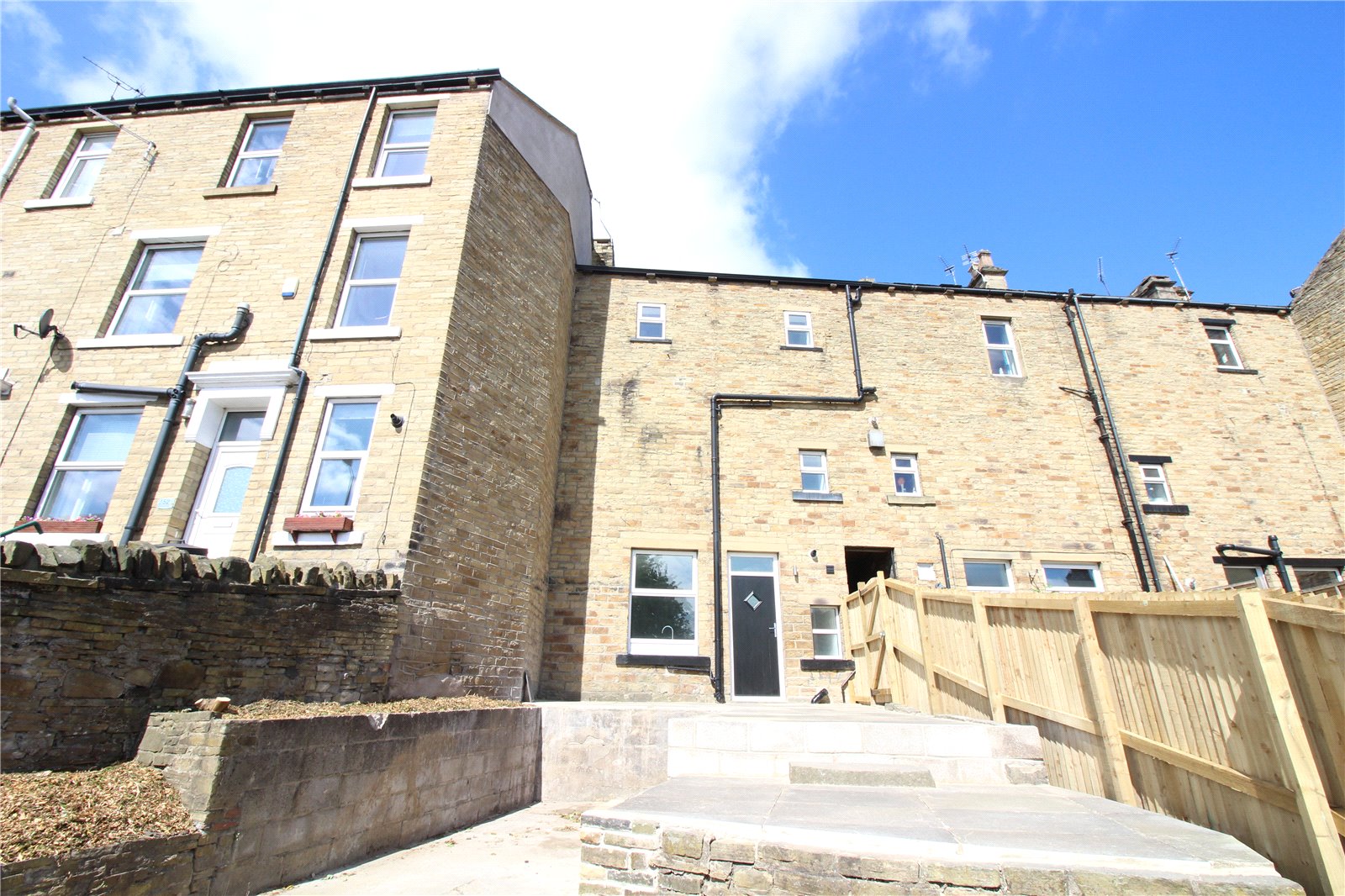 Whitegates Brighouse 2 bedroom House for sale in Thornhill Road