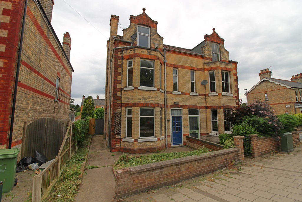 Martin & Co Gainsborough 5 bedroom SemiDetached House Let in Morton