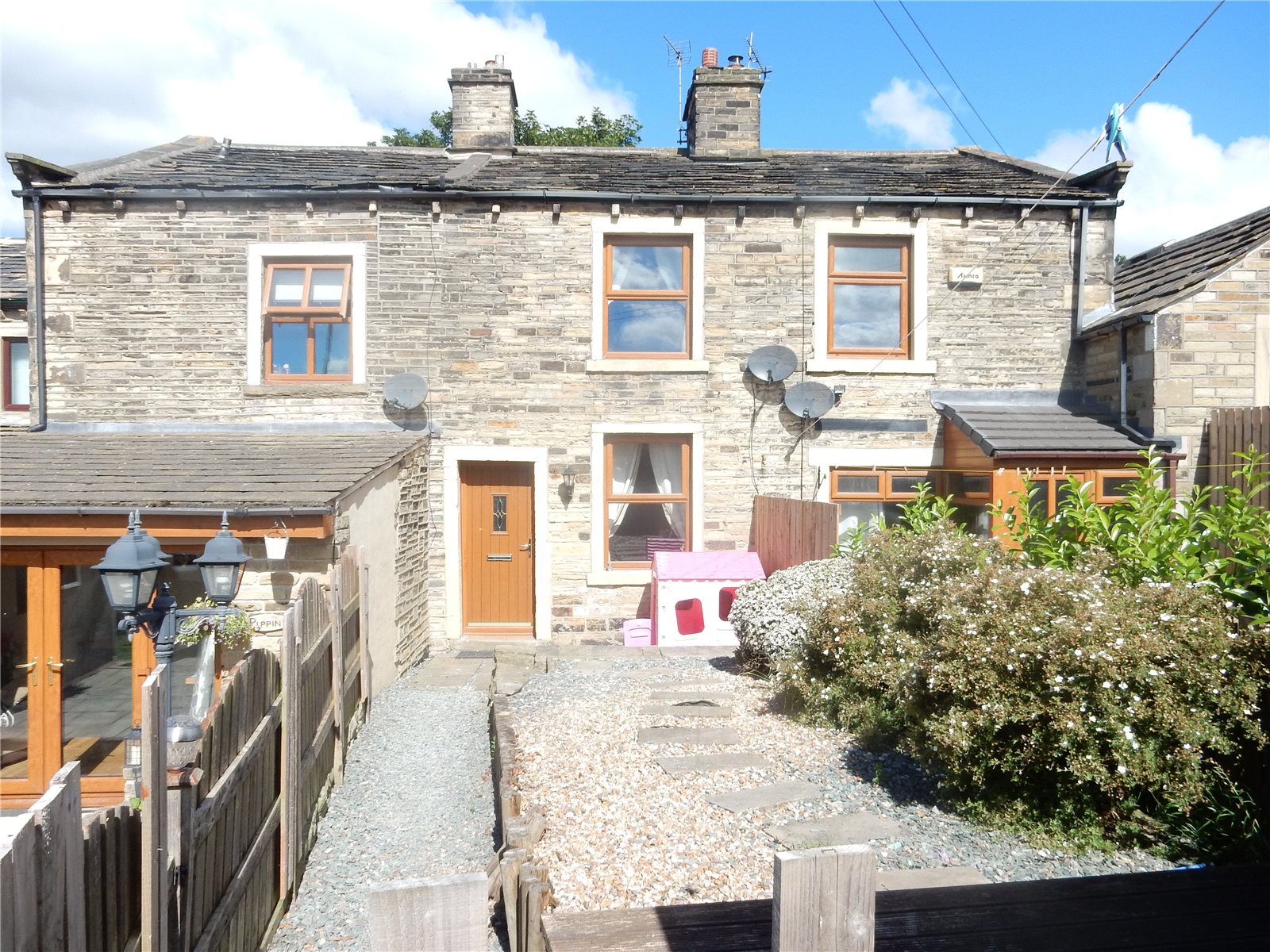 Whitegates Huddersfield 2 Bedroom Cottage For Sale In Moor Top