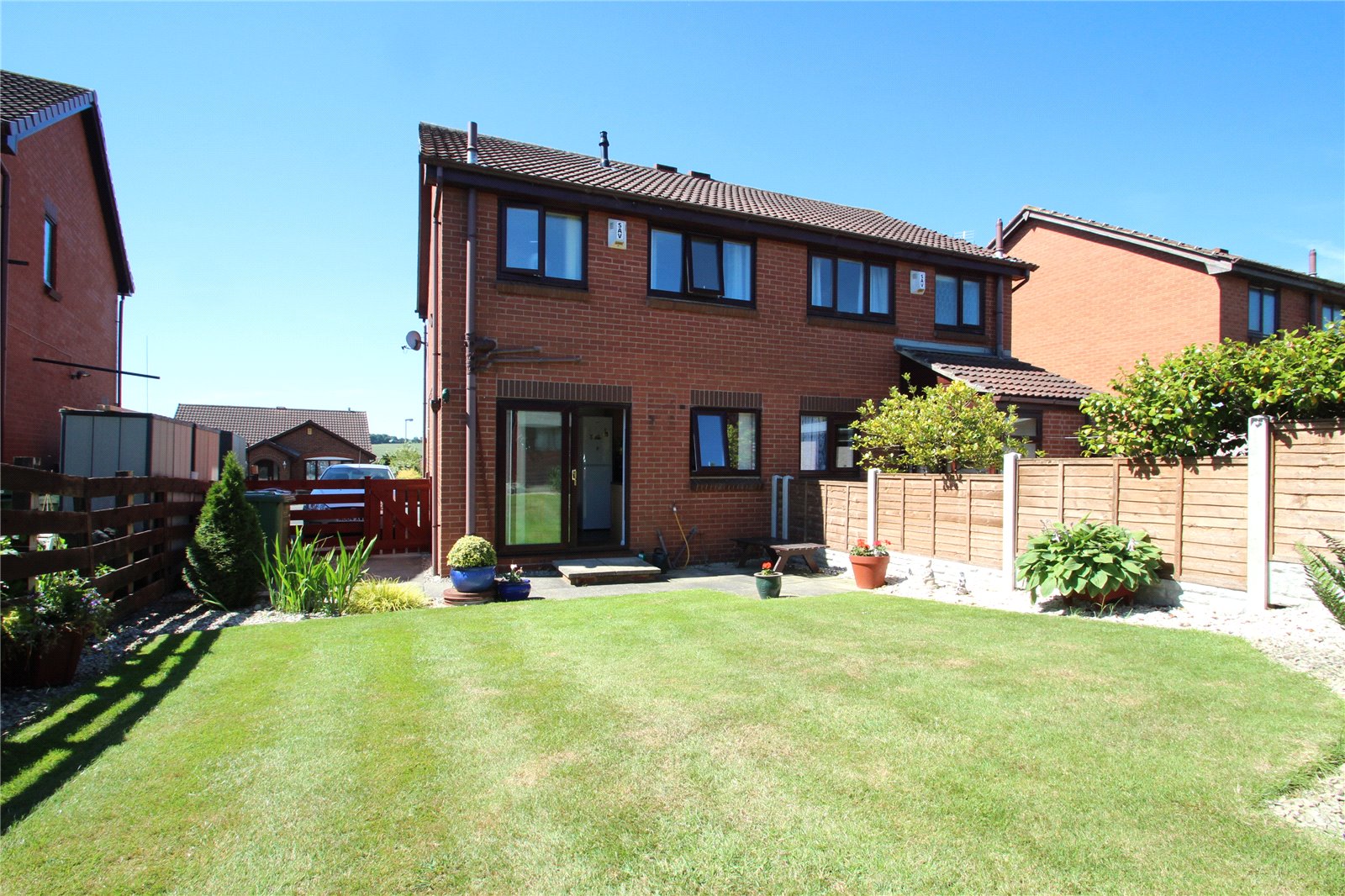 Whitegates Pontefract 3 bedroom House to rent in Brockadale Avenue
