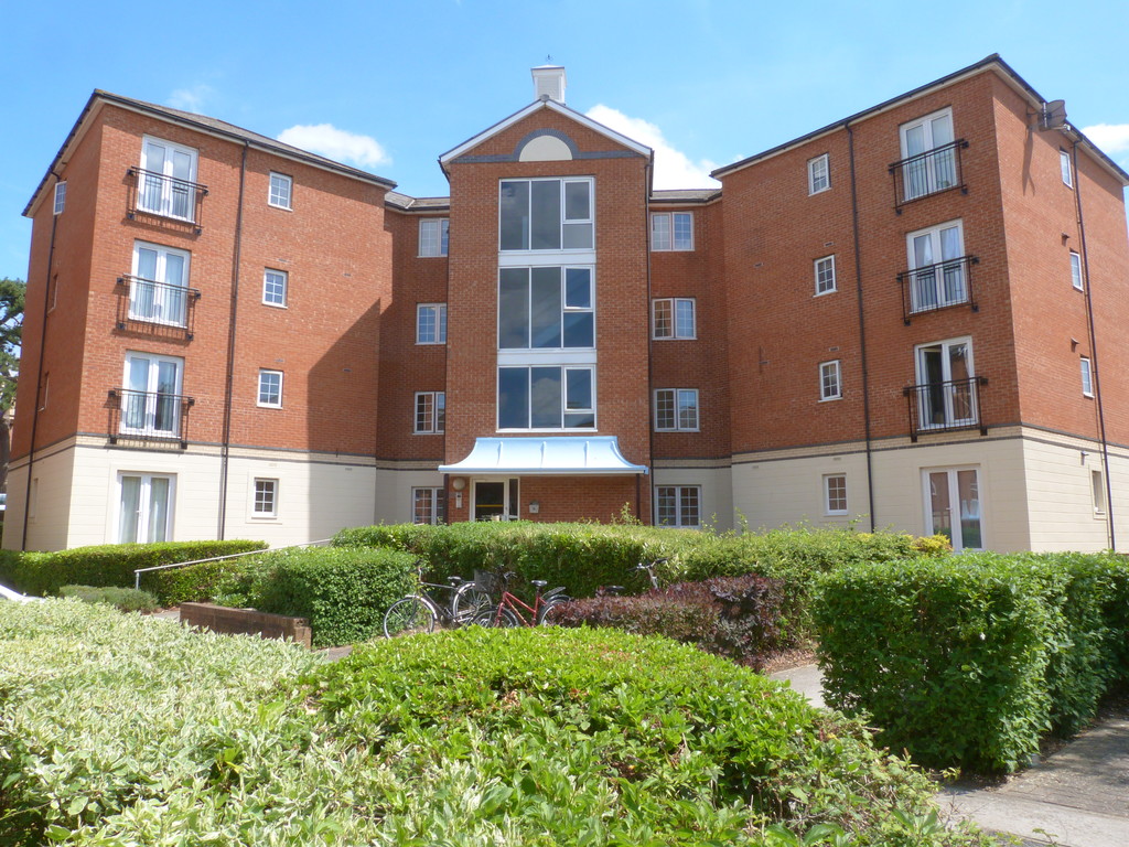 Martin & Co Gloucester 2 bedroom Flat Let in Lime Court, Great Western