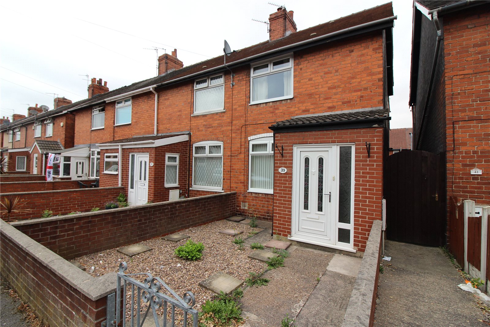 Whitegates Barnsley 3 bedroom House SSTC in Churchfield Avenue Cudworth