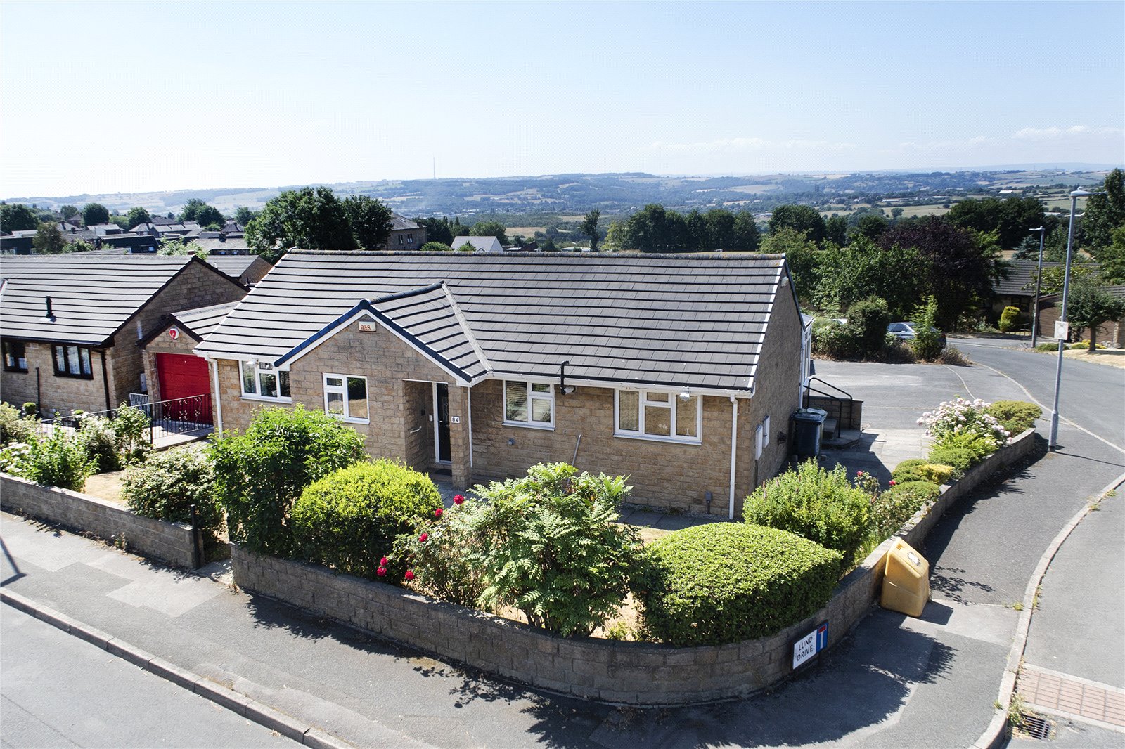 Whitegates Dewsbury 3 bedroom Bungalow SSTC in Cawley Lane Heckmondwike