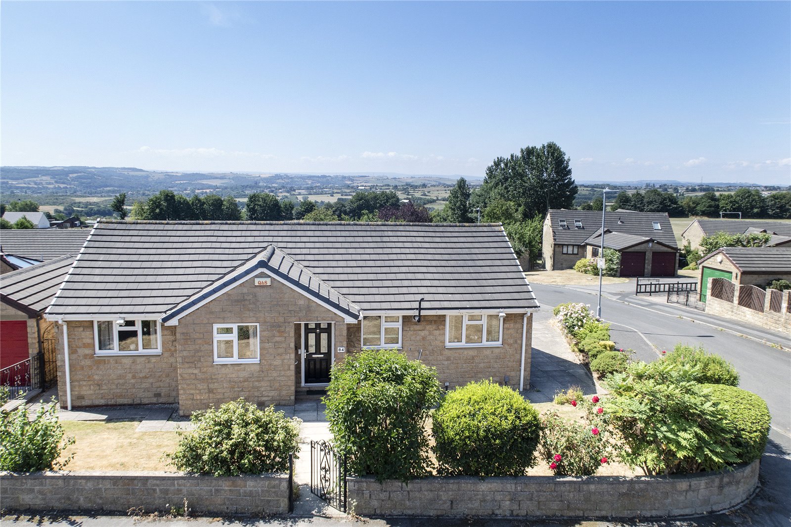 Whitegates Dewsbury 3 bedroom Bungalow SSTC in Cawley Lane Heckmondwike