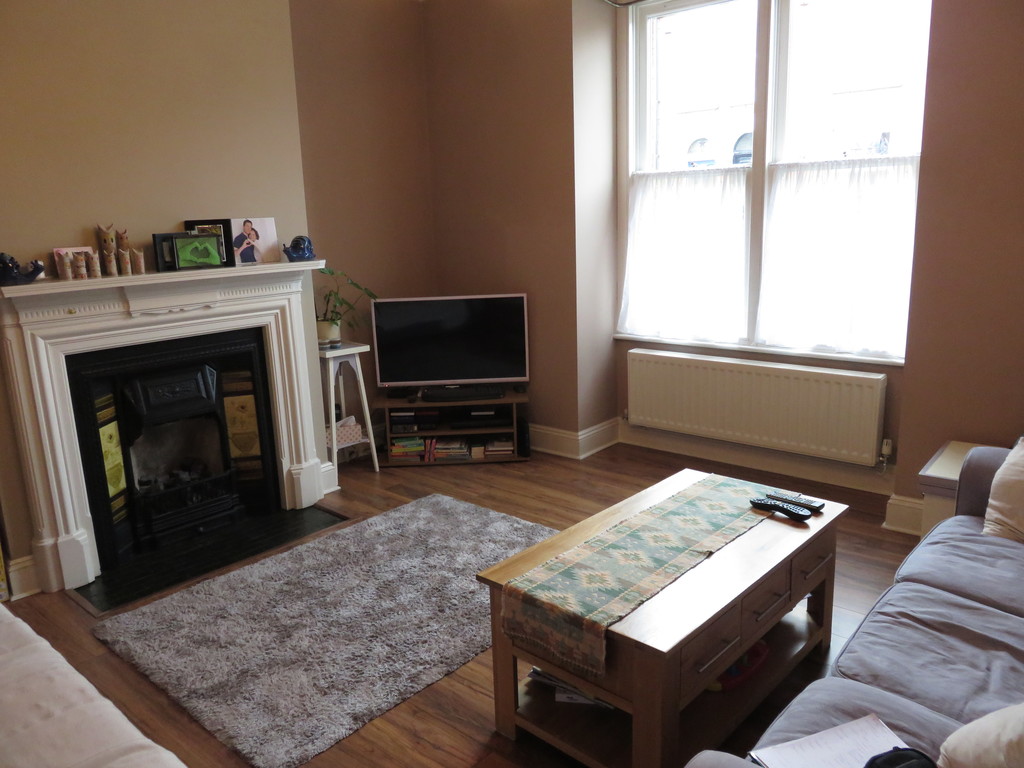 Martin Co Macclesfield 4 Bedroom Semi Detached House Let In