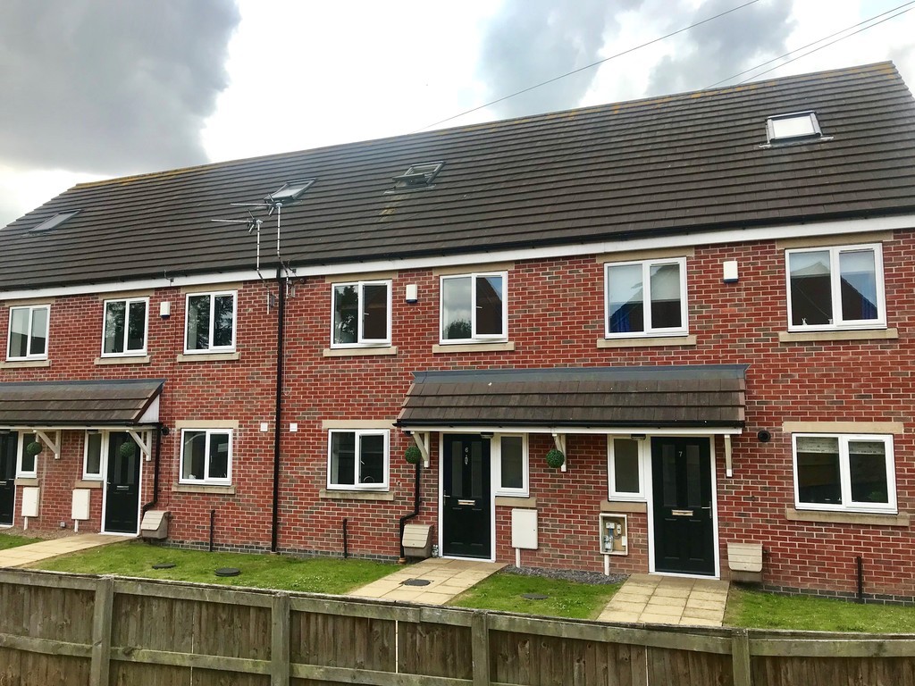 Martin & Co Mansfield 4 bedroom Town House Let in Bridge Close, Sutton