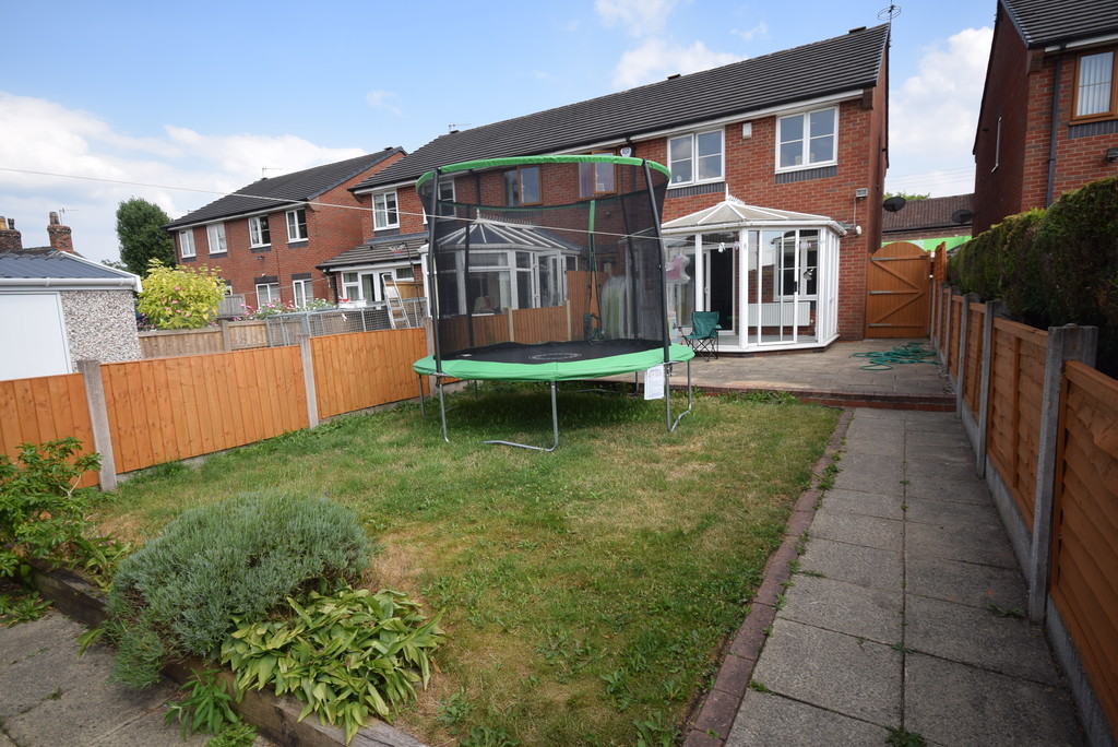 Martin & Co Stoke on Trent 3 bedroom Town House Let in Leek New Road