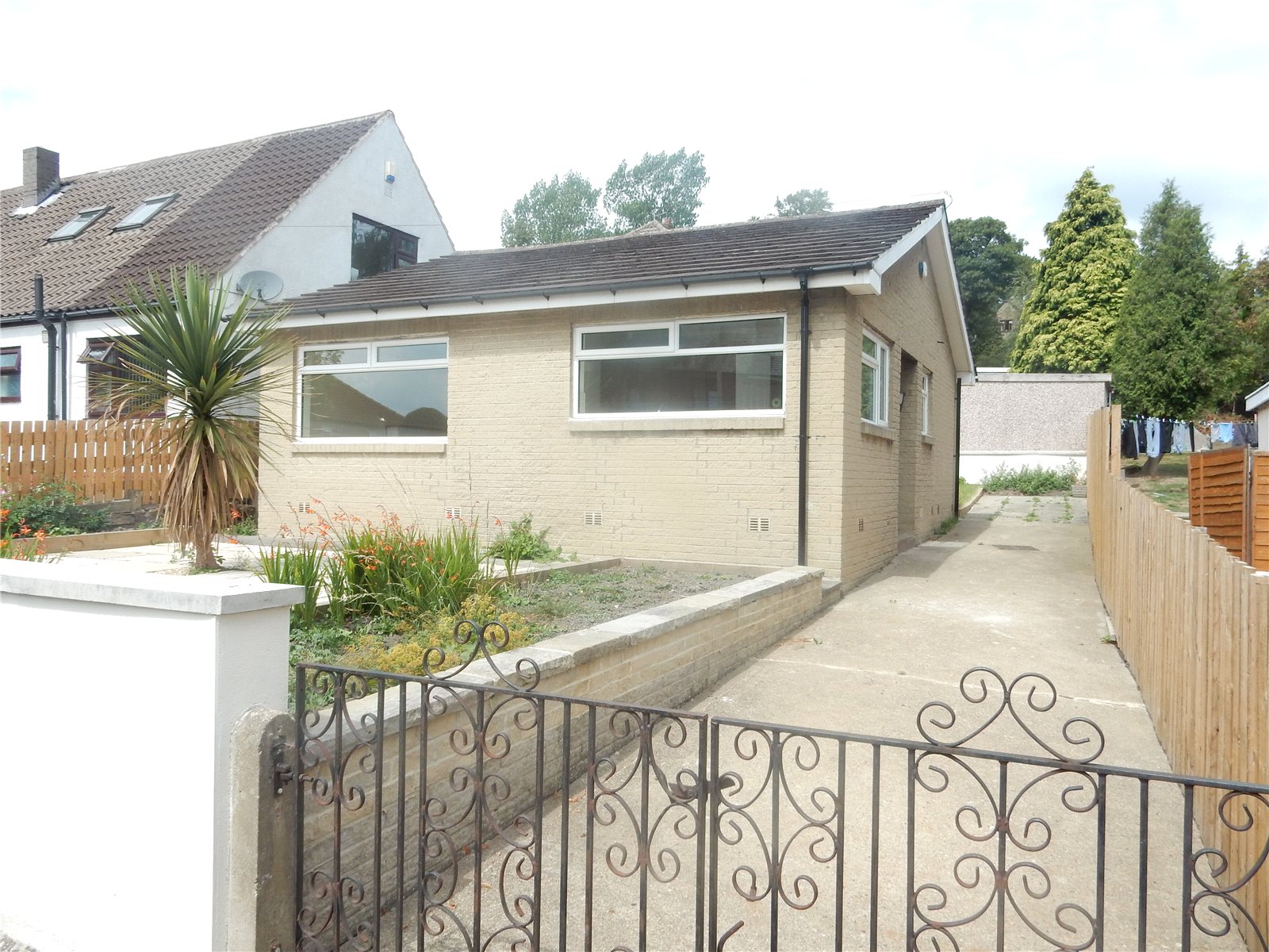Whitegates Huddersfield 2 bedroom Bungalow For Sale in Central Avenue