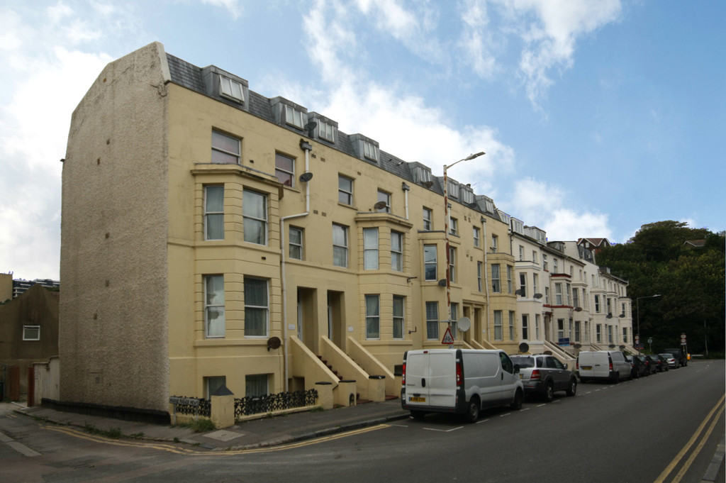 Martin & Co Folkestone 1 bedroom Apartment Let in Marine Terrace