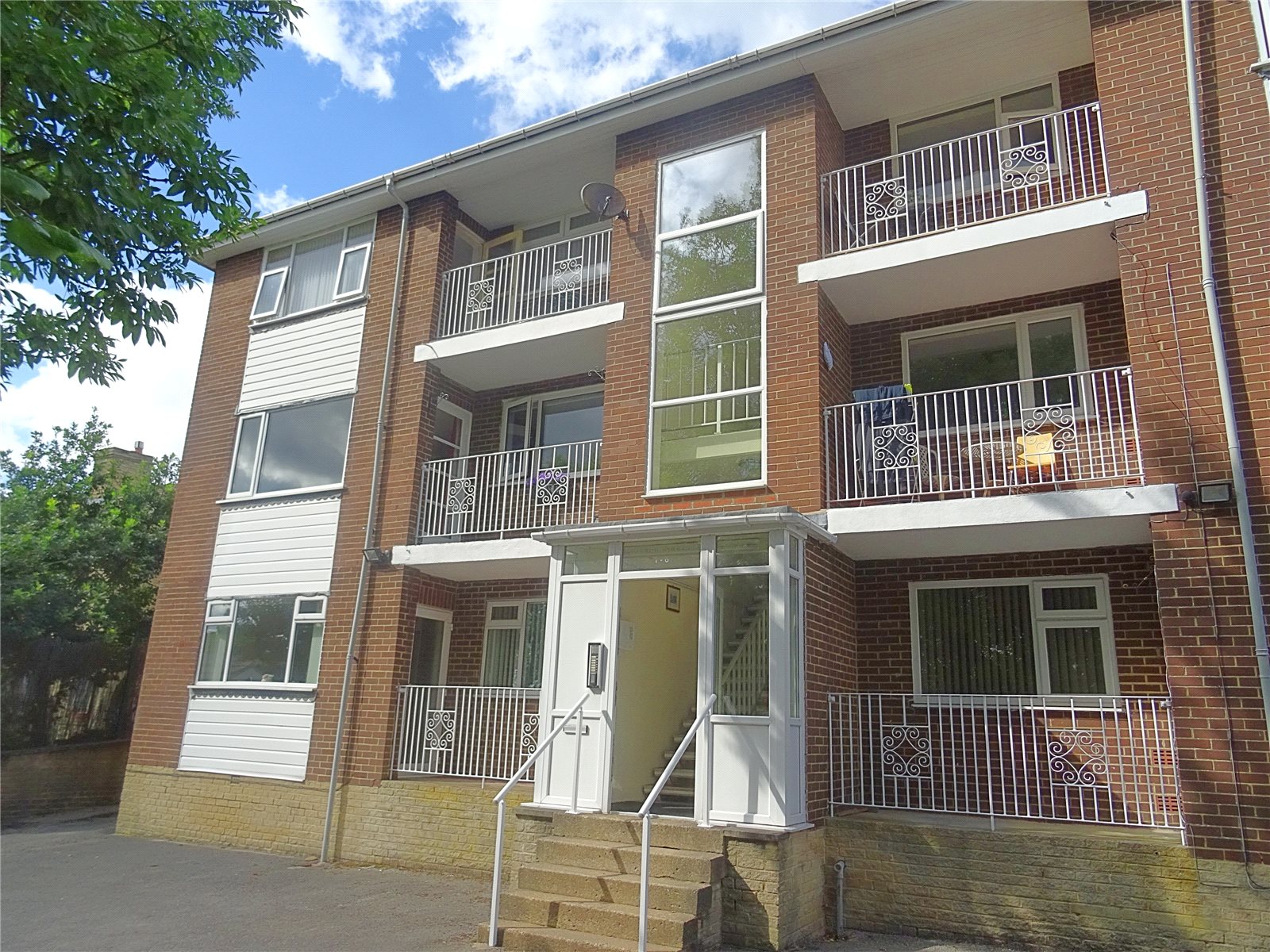 Whitegates Bradford 2 bedroom Flat For Sale in Hazelhurst Court