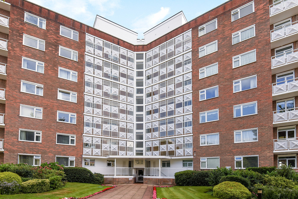 Martin & Co Bournemouth 2 bedroom Flat Let in Elizabeth Court, Grove