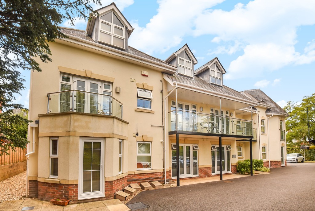 Martin & Co Bournemouth 1 bedroom Ground Floor Flat Let in Surrey Road