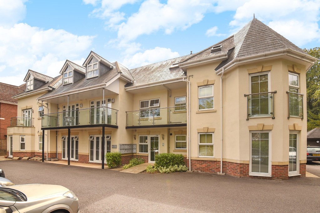 Martin & Co Bournemouth 1 bedroom Ground Floor Flat Let in Surrey Road