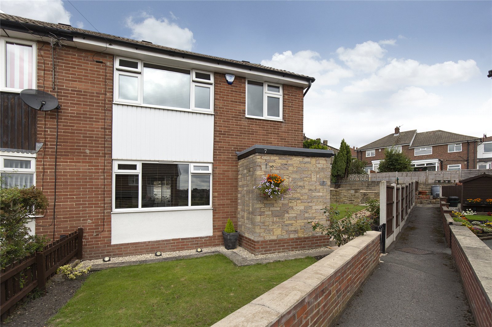 Whitegates Dewsbury 3 bedroom House SSTC in Brentwood Close Soothill, Batley West Yorkshire