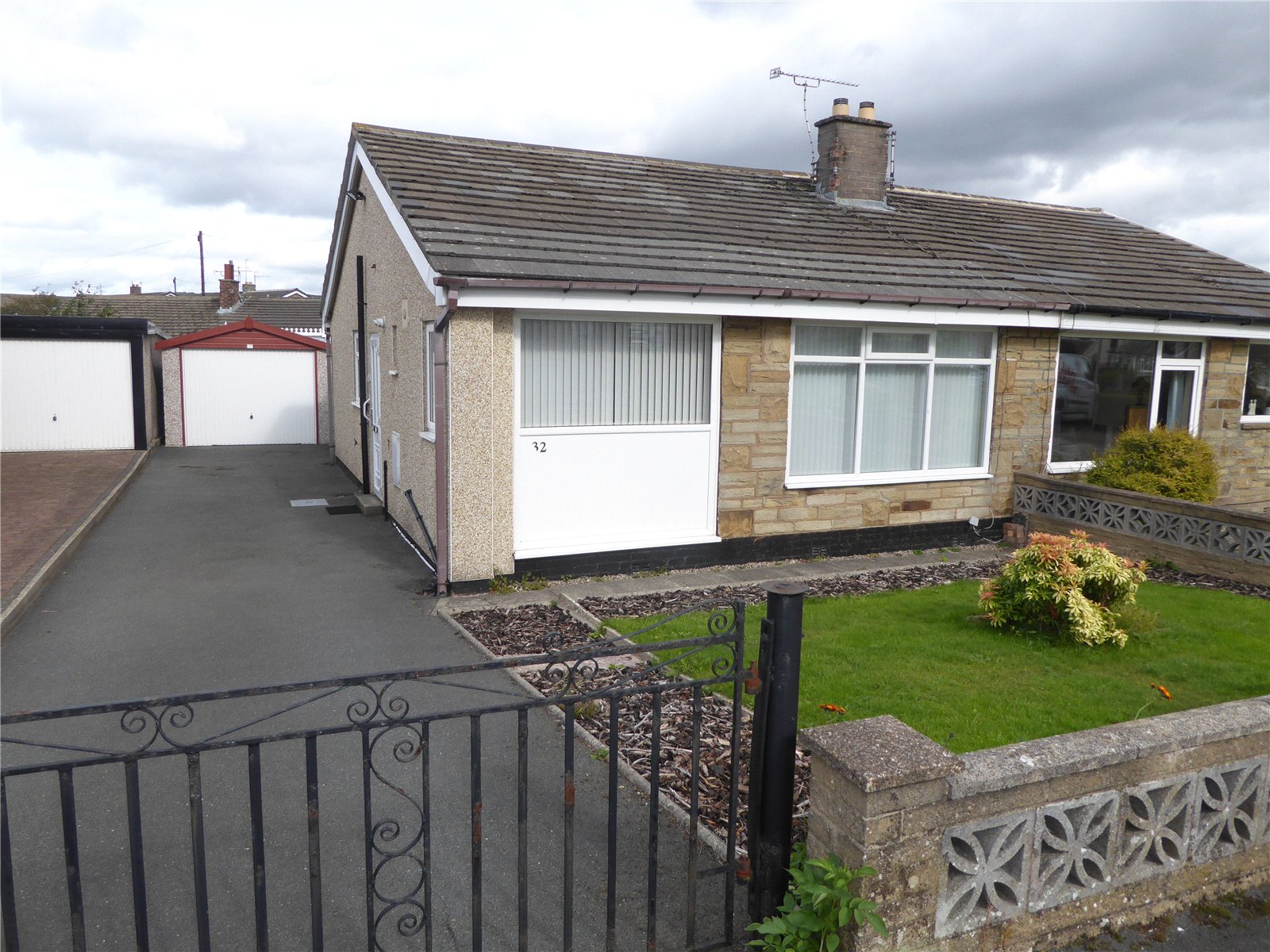 Whitegates Halifax 2 bedroom Bungalow SSTC in Popples Drive Bradshaw