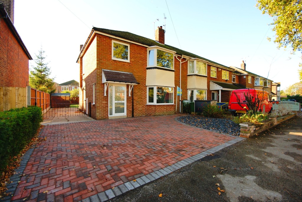 Martin & Co Lincoln 3 bedroom SemiDetached House Let in Gregg Hall Crescent, Lincoln
