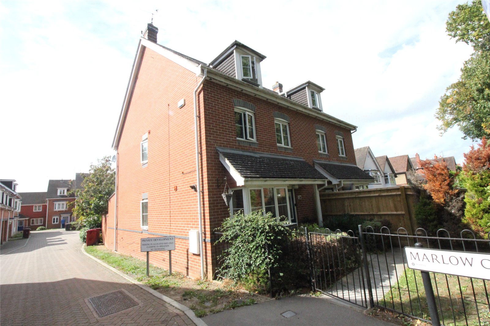 Parkers Reading 4 bedroom House For Sale in Marlow Court All Hallows