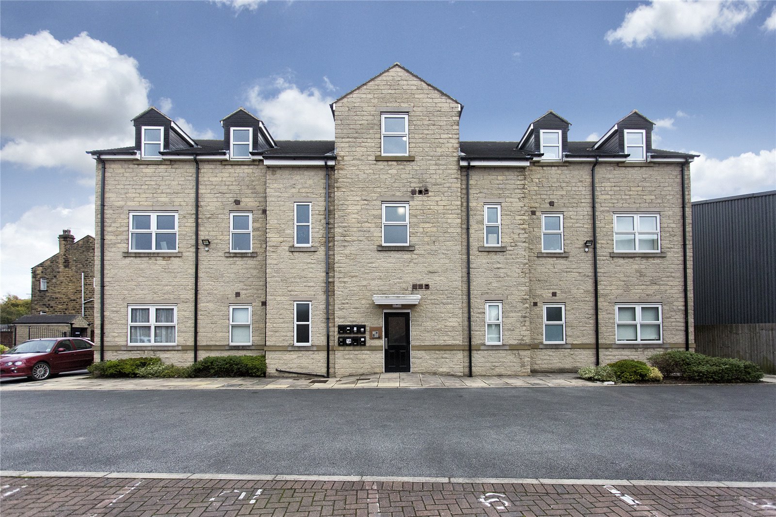 Whitegates Dewsbury 2 bedroom Flat For Sale in Heathcliffe Court Bruntcliffe Road Morley