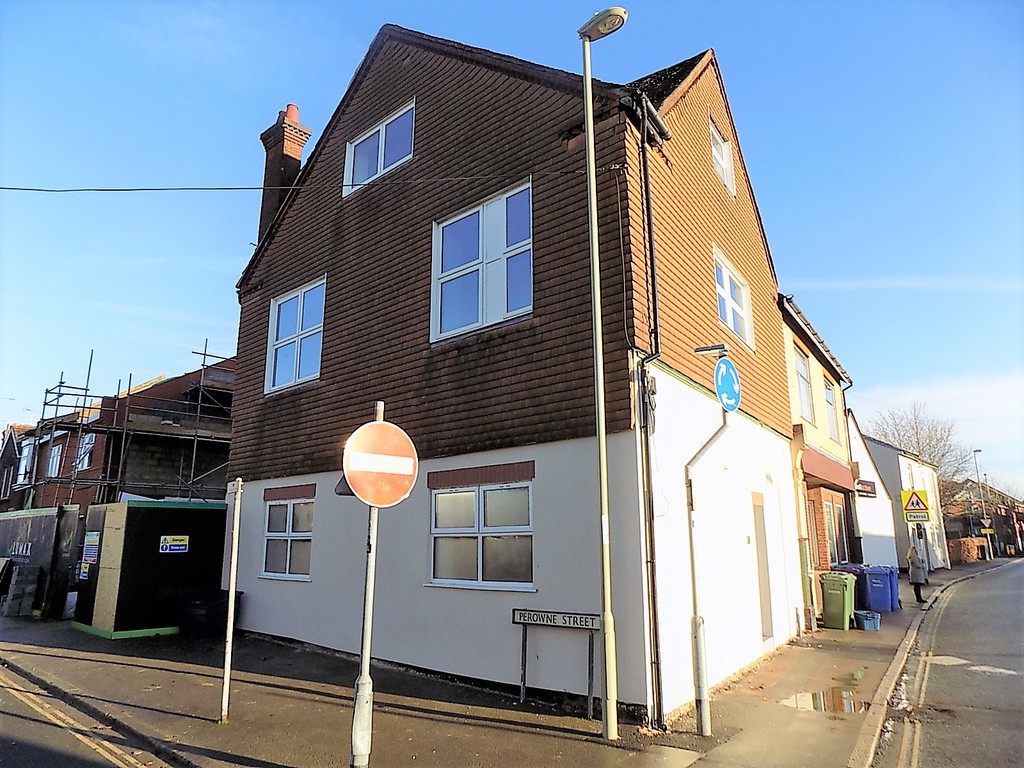 Martin & Co Aldershot 1 bedroom Ground Floor Flat Let Agreed in Queens