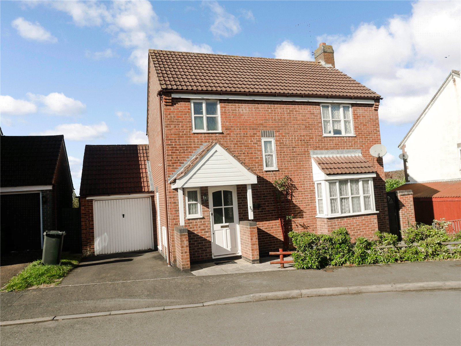 Whitegates Leicester 3 bedroom House For Sale in Trefoil Close Leicester