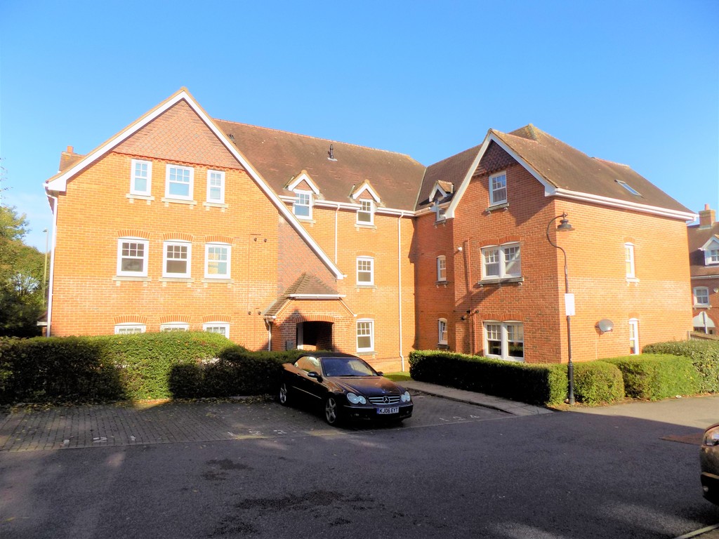 Martin & Co Aldershot 2 bedroom Apartment Let in Campbell Fields, Aldershot