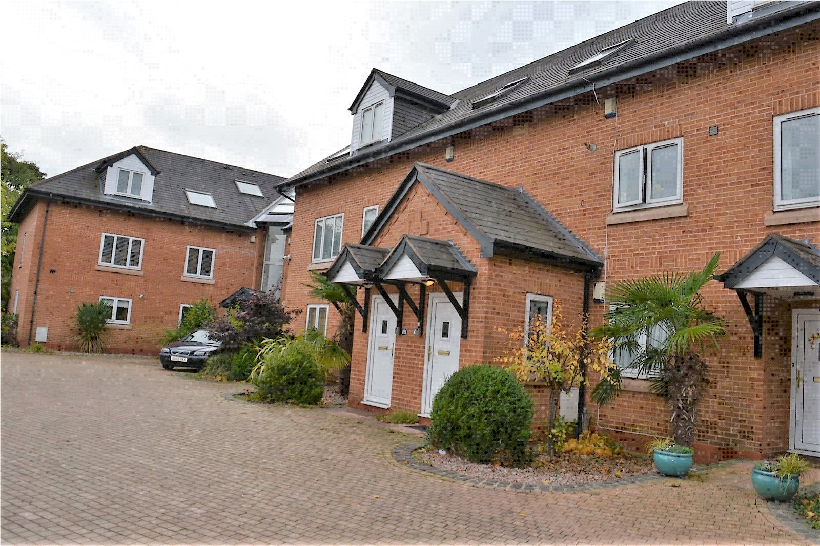 Whitegates Woolton 3 bedroom House Let Agreed in The Courtyard, Mossley
