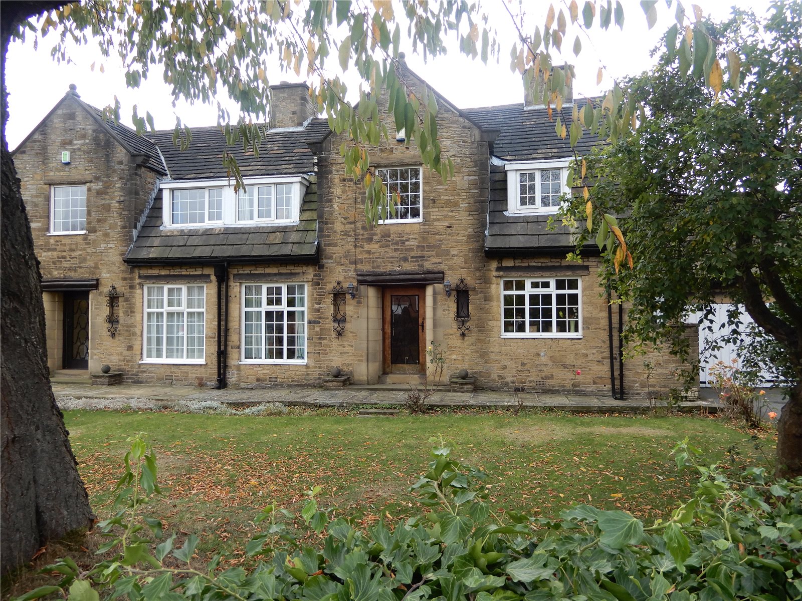 Whitegates Huddersfield 5 bedroom House For Sale in Broomfield Road